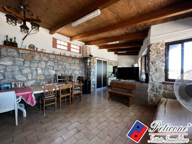 CASOLARE PANORAMICO IDEALE COME AGRITURISMO