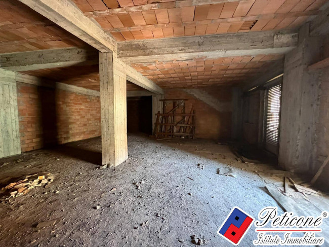 APPARTAMENTO 2 PIANO DA RIFINIRE