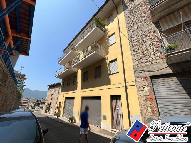 GARAGE SU VIA ROMA FRONTE STRADA