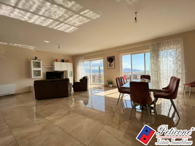 IMMOBILE INDIPENDENTE TOTALMENTE RISTRUTTURATO e CON VISTA PANORAMICA