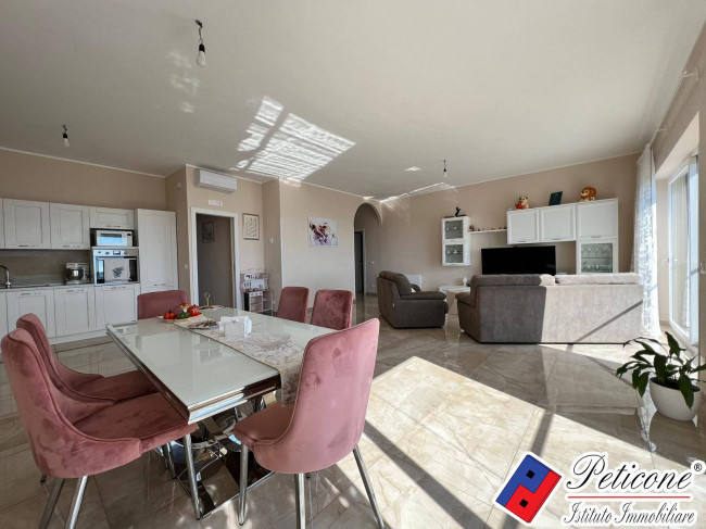 IMMOBILE INDIPENDENTE TOTALMENTE RISTRUTTURATO e CON VISTA PANORAMICA