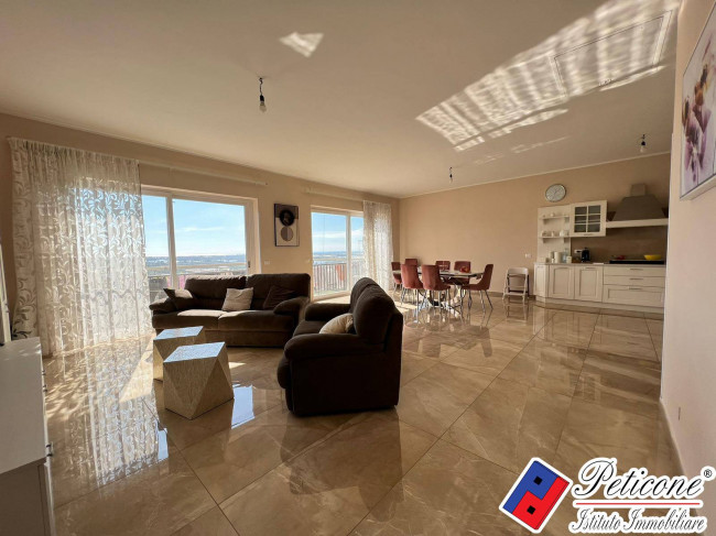 IMMOBILE INDIPENDENTE TOTALMENTE RISTRUTTURATO e CON VISTA PANORAMICA