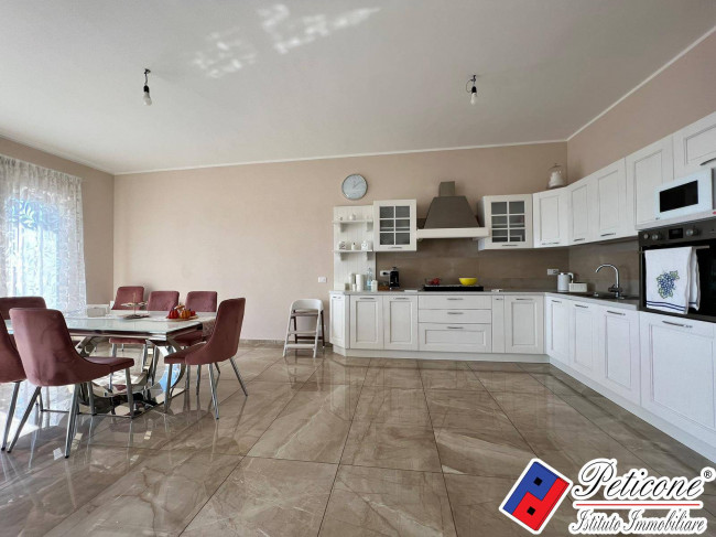 IMMOBILE INDIPENDENTE TOTALMENTE RISTRUTTURATO e CON VISTA PANORAMICA