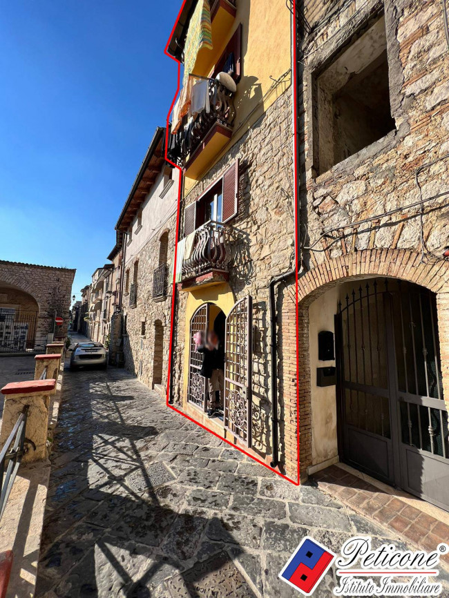 APPARTAMENTO CARATTERISTICO SU PIU' LIVELLI