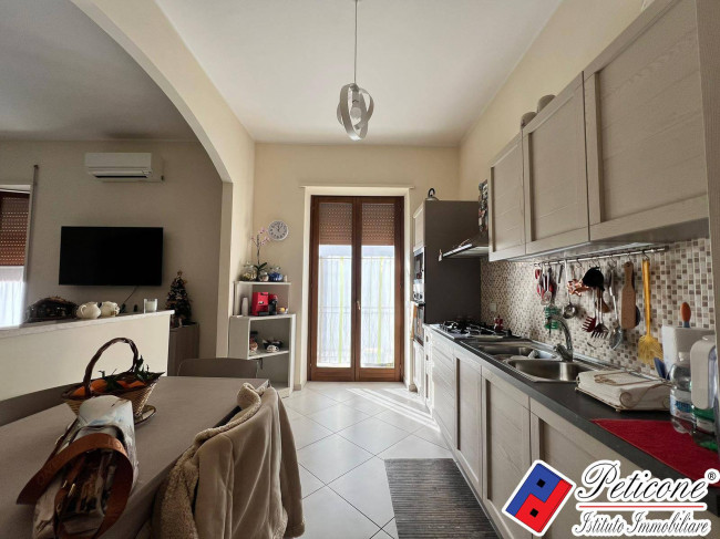 APPARTAMENTO AL PRIMO PIANO CON AMPI SPAZI E BALCONI