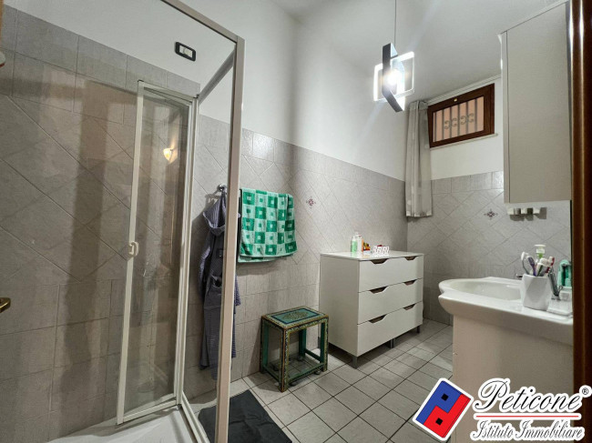 APPARTAMENTO AL PRIMO PIANO CON AMPI SPAZI E BALCONI