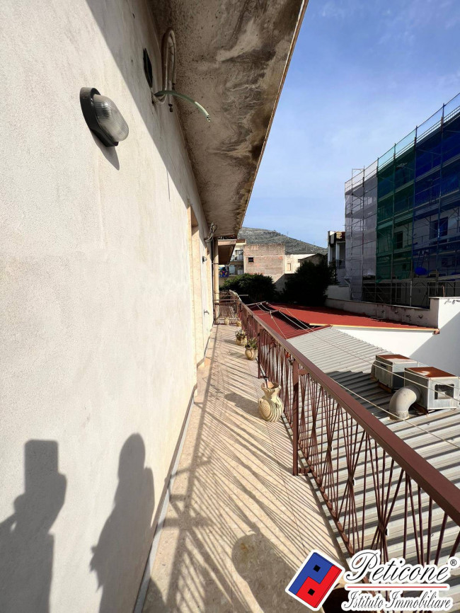 APPARTAMENTO AL PRIMO PIANO CON AMPI SPAZI E BALCONI