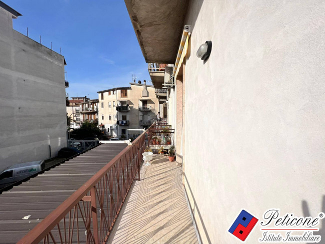 APPARTAMENTO AL PRIMO PIANO CON AMPI SPAZI E BALCONI