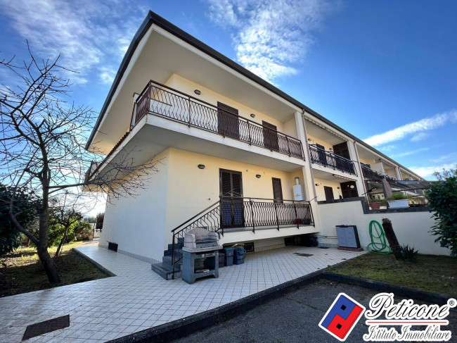 VILLA ANGOLARE IN ESCLUSIVA