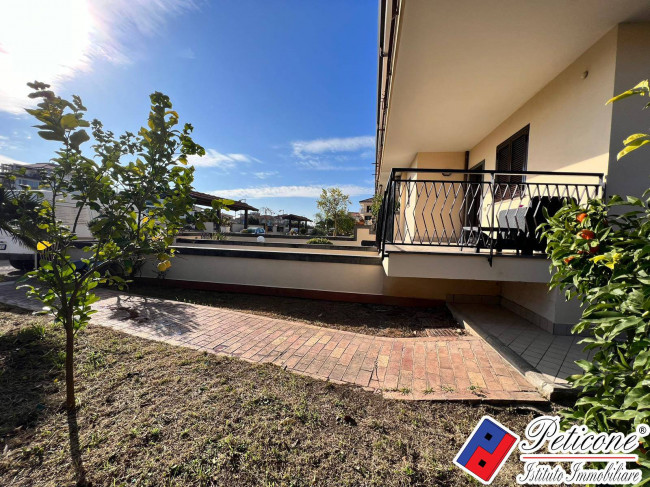 VILLA ANGOLARE IN ESCLUSIVA