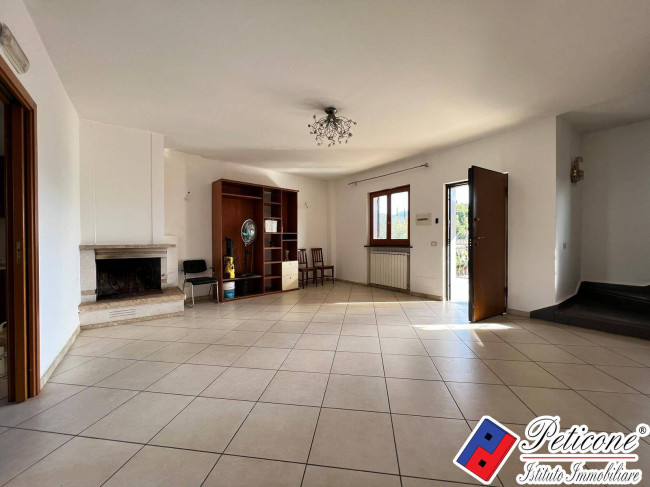 VILLA ANGOLARE IN ESCLUSIVA