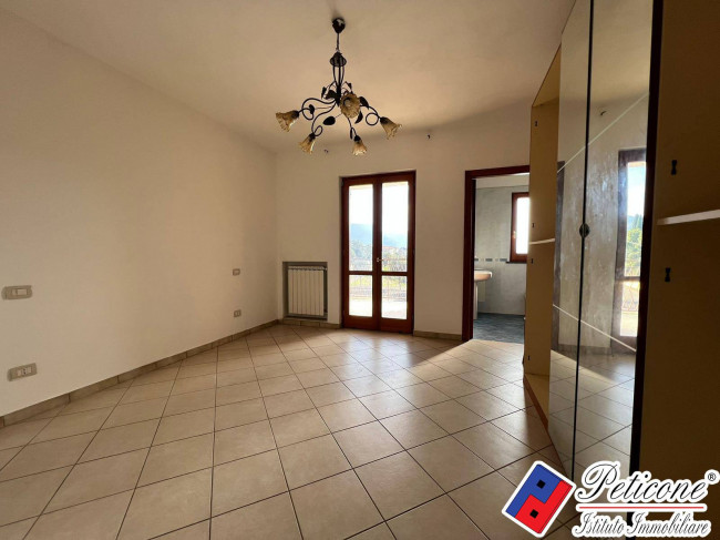 VILLA ANGOLARE IN ESCLUSIVA