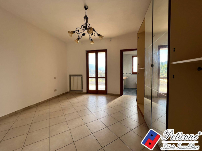 VILLA ANGOLARE IN ESCLUSIVA