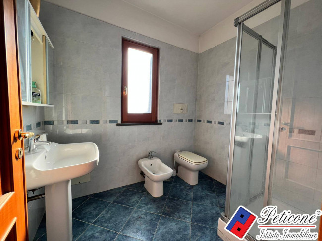 VILLA ANGOLARE IN ESCLUSIVA