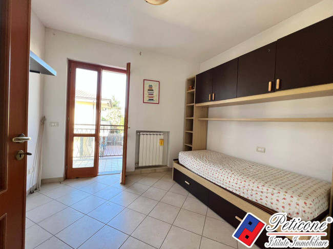 VILLA ANGOLARE IN ESCLUSIVA