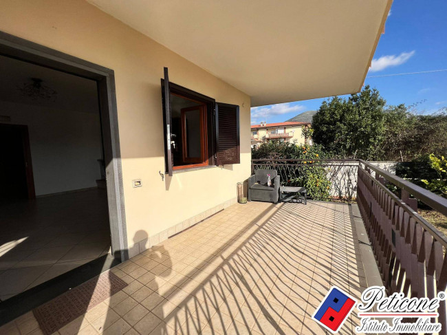 VILLA ANGOLARE IN ESCLUSIVA