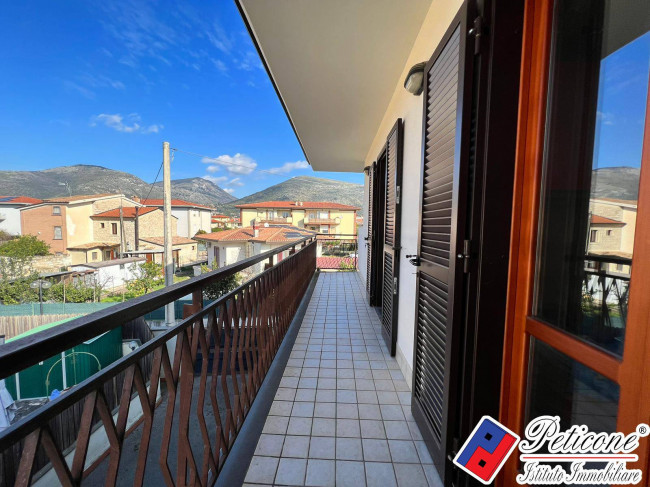 VILLA ANGOLARE IN ESCLUSIVA