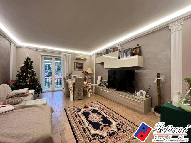 AMPIO APPARTAMENTO CON BALCONI, INFISSI NUOVI E POSSIBILITÀ MAGAZZINO