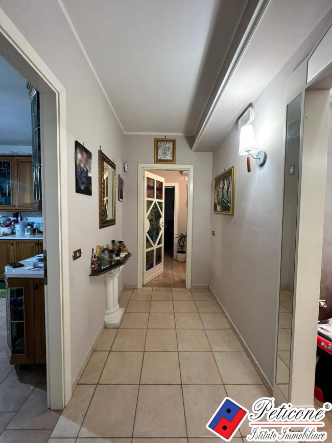 AMPIO APPARTAMENTO CON BALCONI, INFISSI NUOVI E POSSIBILITÀ MAGAZZINO