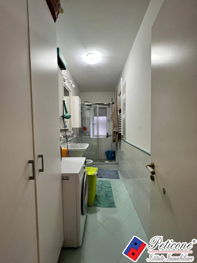 AMPIO APPARTAMENTO CON BALCONI, INFISSI NUOVI E POSSIBILITÀ MAGAZZINO