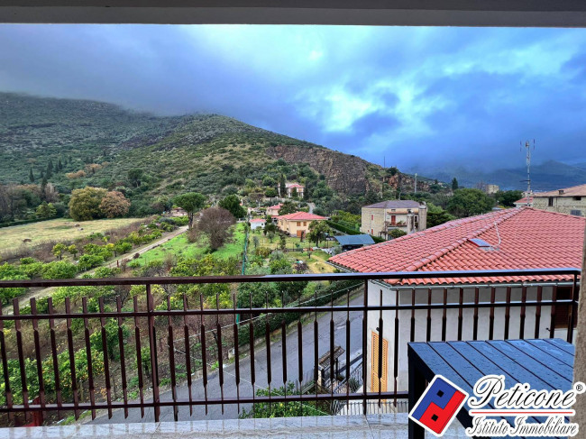 AMPIO APPARTAMENTO CON BALCONI, INFISSI NUOVI E POSSIBILITÀ MAGAZZINO