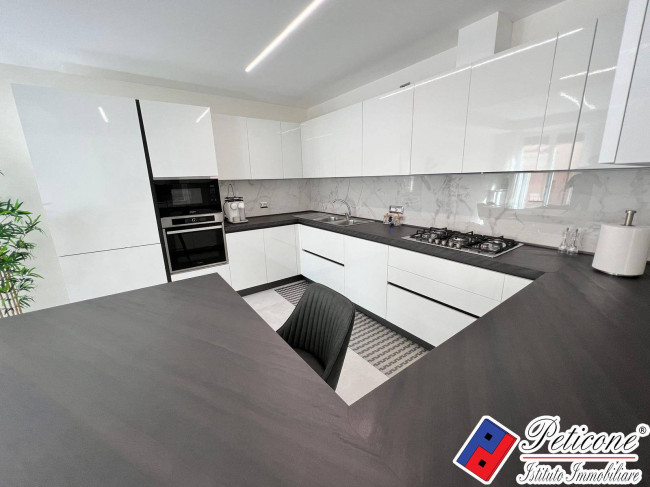 ESCLUSIVO APPARTAMENTO RISTRUTTURATO E ARREDATO