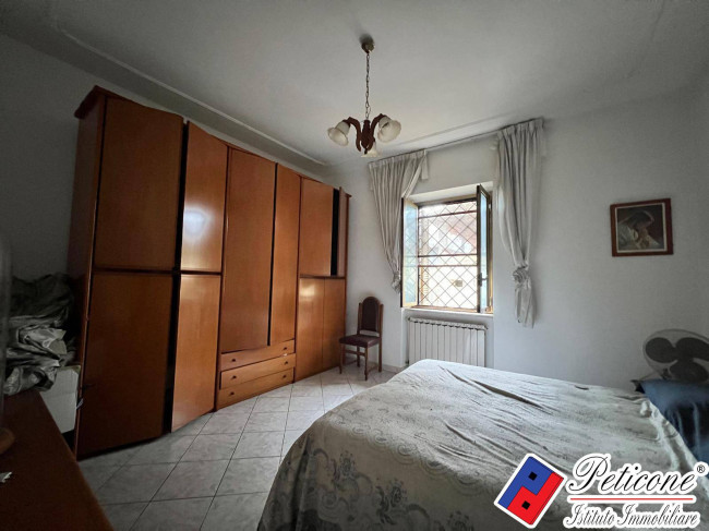 PIANO TERRA CON GIARDINO E POSTI AUTO