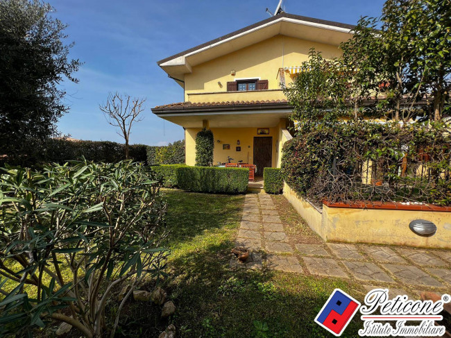 VILLINO ANGOLARE A 1.5 KM DAL MARE