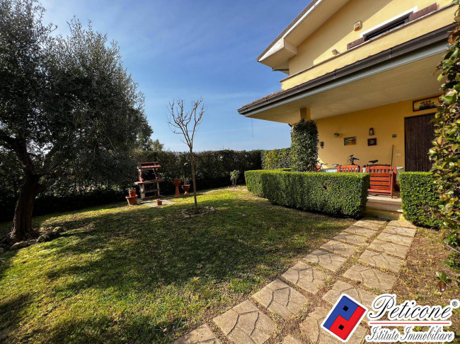 VILLINO ANGOLARE A 1.5 KM DAL MARE