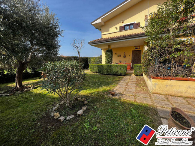 VILLINO ANGOLARE A 1.5 KM DAL MARE