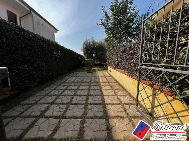 VILLINO ANGOLARE A 1.5 KM DAL MARE