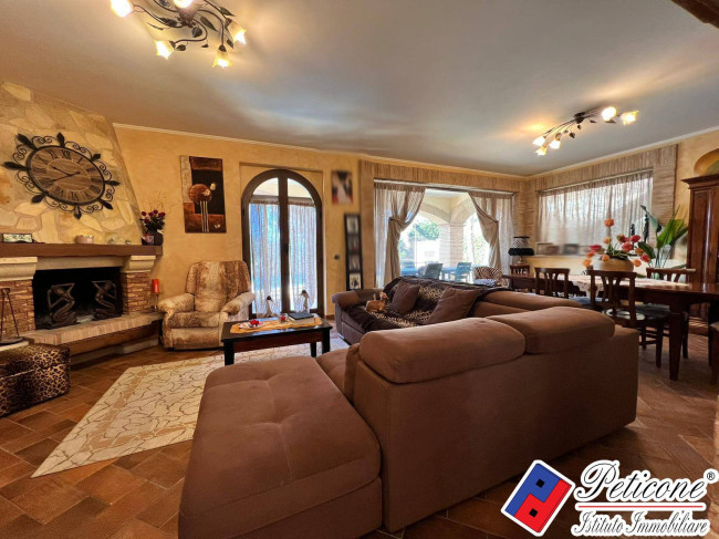 VILLA DI PREGIO CON PISCINA E AMPI SPAZI