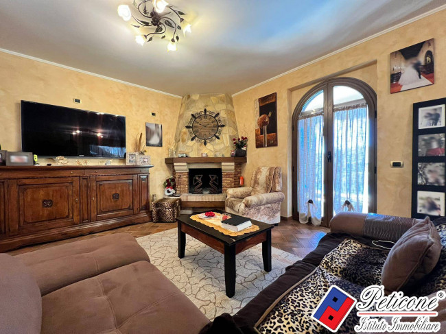 VILLA DI PREGIO CON PISCINA E AMPI SPAZI