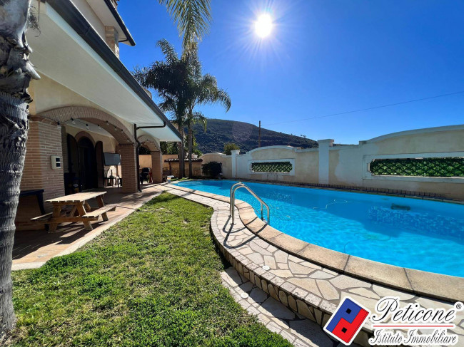 VILLA DI PREGIO CON PISCINA E AMPI SPAZI