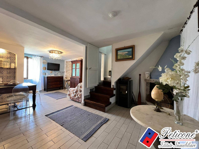 SOLUZIONE INDIPENDENTE su DUE LIVELLI, con TERRAZZO PANORAMICO