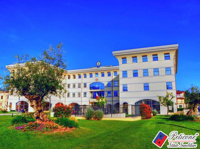 APPARTAMENTO con BALCONE VISTA PIAZZA