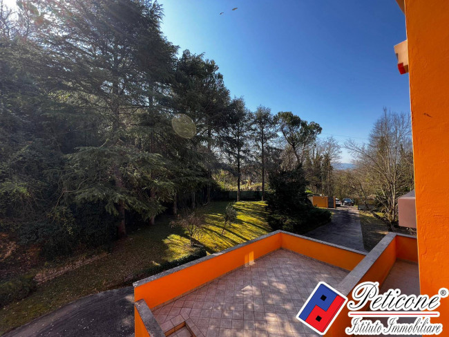 VILLA PRESTIGIOSA IMMERSA NEL VERDE