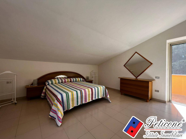 VILLA PRESTIGIOSA IMMERSA NEL VERDE