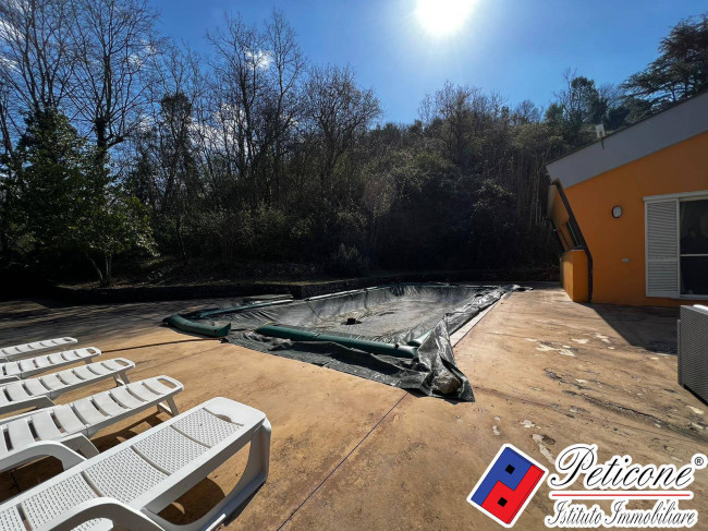 VILLA PRESTIGIOSA IMMERSA NEL VERDE