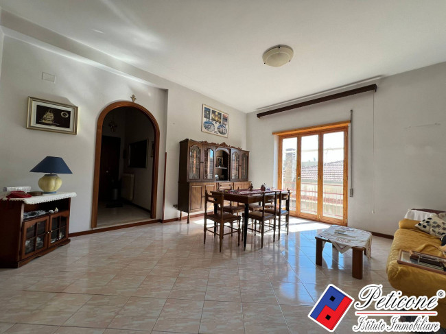 AMPIO APPARTAMENTO al 2° PIANO in PIENO CENTRO