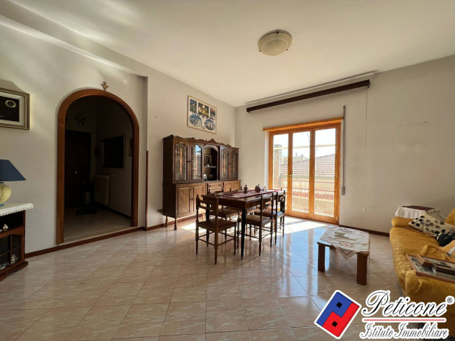 AMPIO APPARTAMENTO al 2° PIANO in PIENO CENTRO