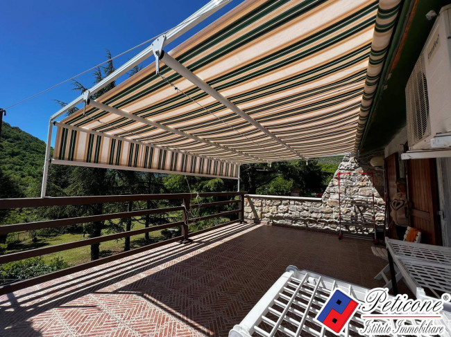 VILLA UNICA IMMERSA NEL VERDE