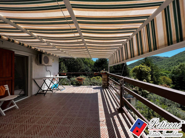 VILLA UNICA IMMERSA NEL VERDE