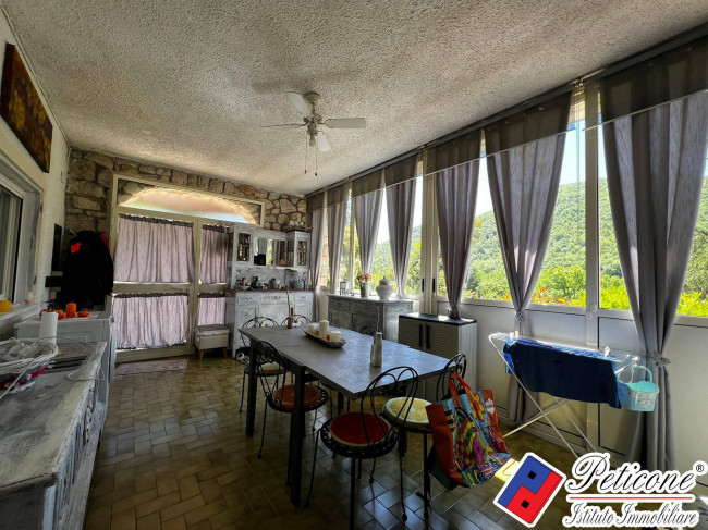 VILLA UNICA IMMERSA NEL VERDE