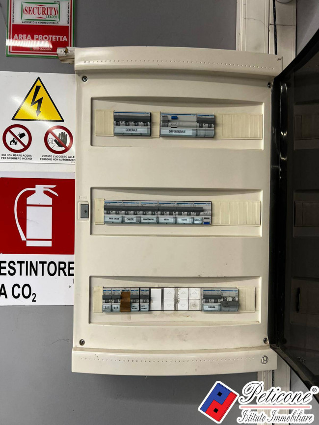 AMPIO LOCALE ADATTO A VARIE ATTIVITA'