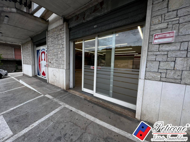 AMPIO LOCALE ADATTO A VARIE ATTIVITA'