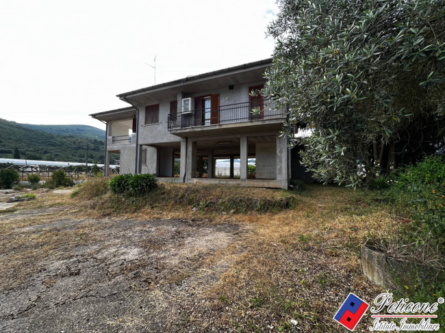 PERFETTA ABITAZIONE PER INVESTIMENTO CON TERRENO IDONEO PER COSTRUZIONE SERRE