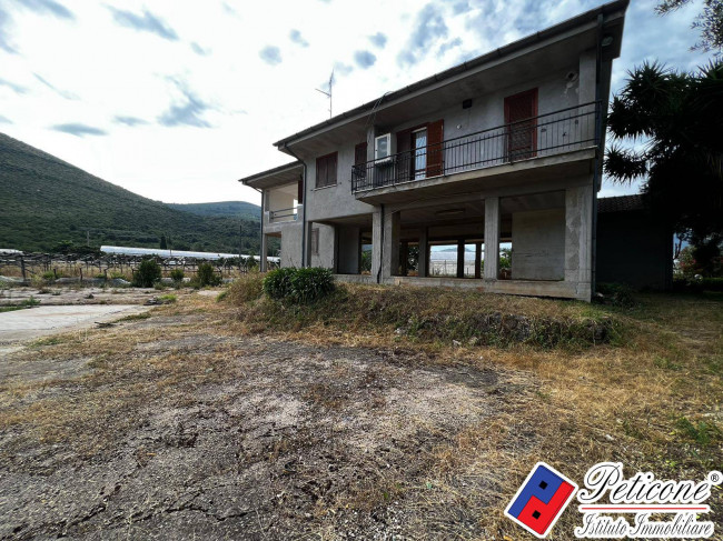 PERFETTA ABITAZIONE PER INVESTIMENTO CON TERRENO IDONEO PER COSTRUZIONE SERRE