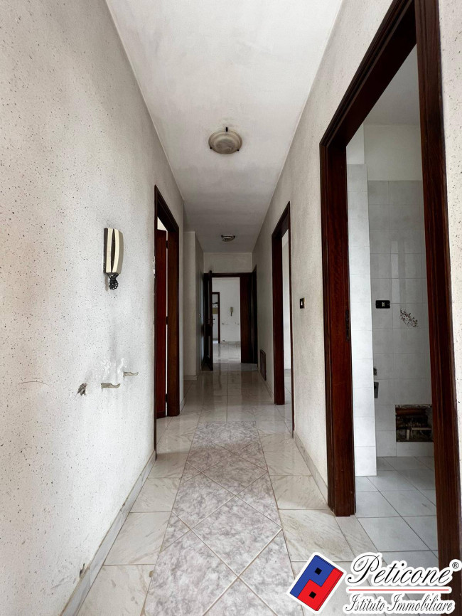 PERFETTA ABITAZIONE PER INVESTIMENTO CON TERRENO IDONEO PER COSTRUZIONE SERRE