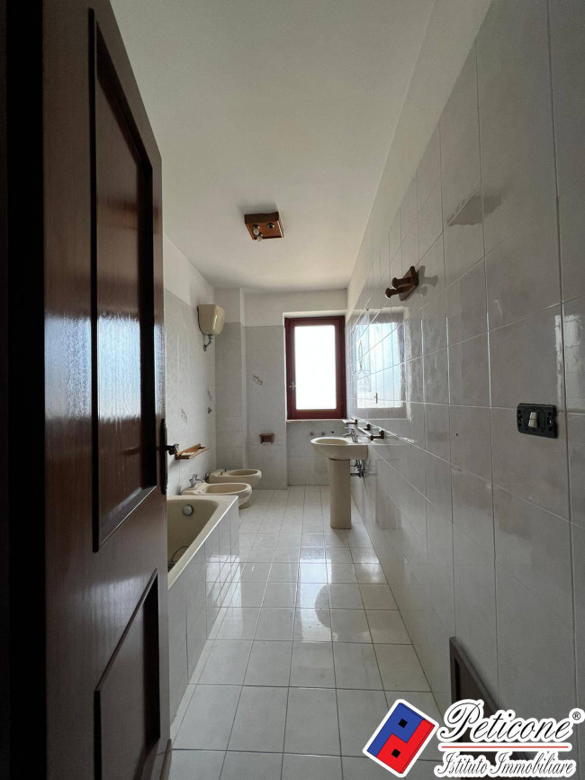 PERFETTA ABITAZIONE PER INVESTIMENTO CON TERRENO IDONEO PER COSTRUZIONE SERRE